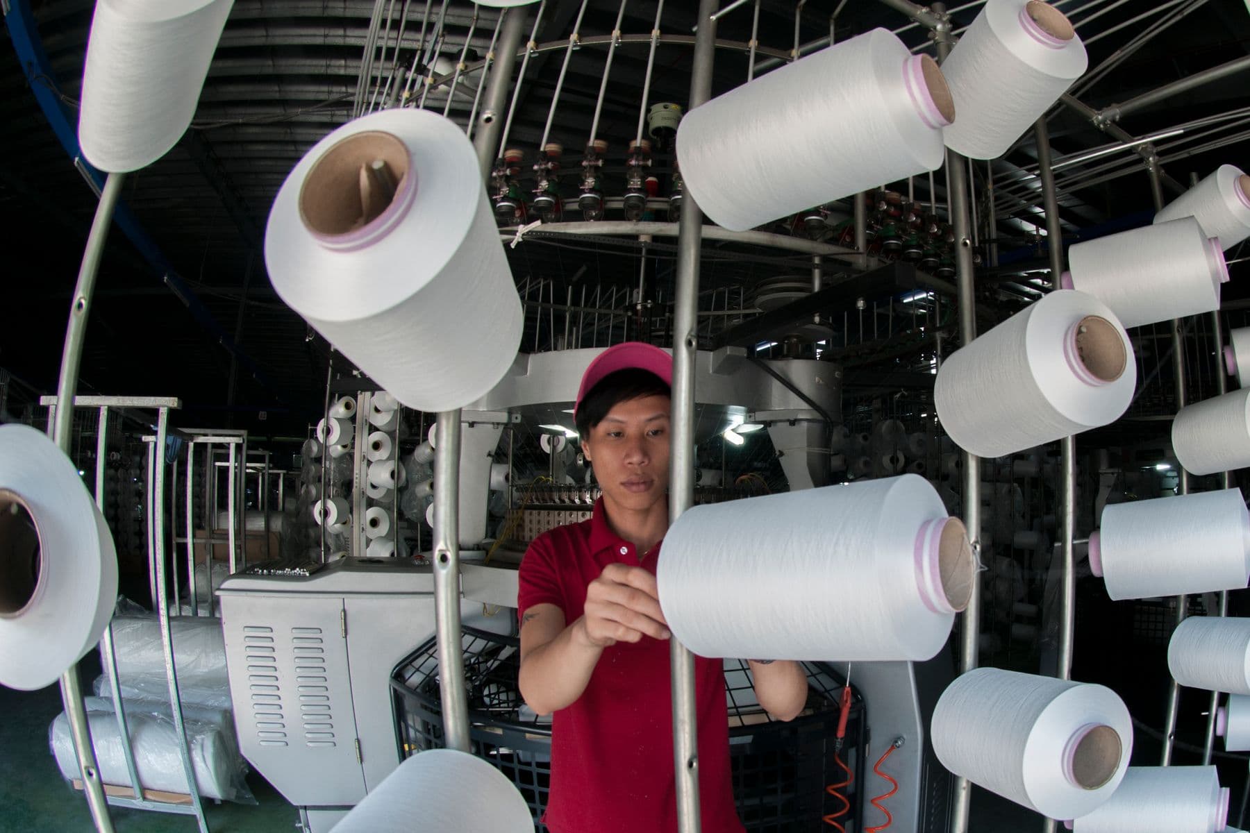 Yarn cones feeding a circular knitting machine